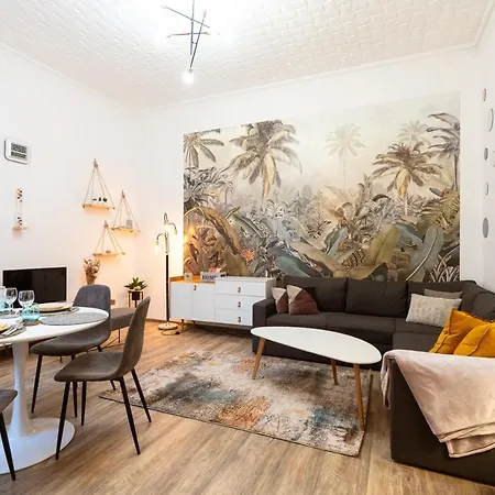 Stylish Modern Next To New York Cafe Будапешт