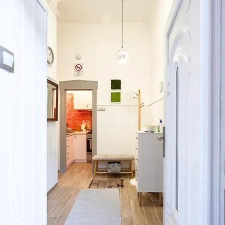 Апартаменты Stylish Modern Next To New York Cafe
